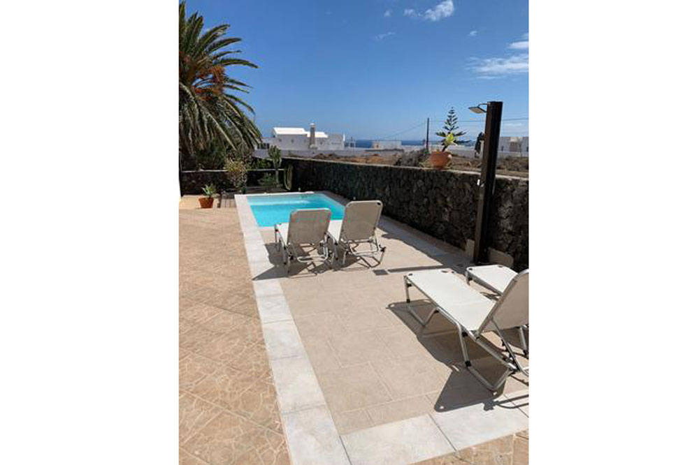 Außenbereich mit Pool Ferienhaus Lanzarote