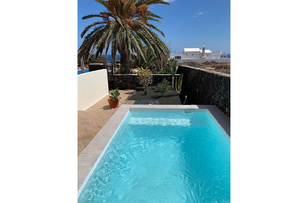 Außenbereich mit Pool Ferienhaus Lanzarote
