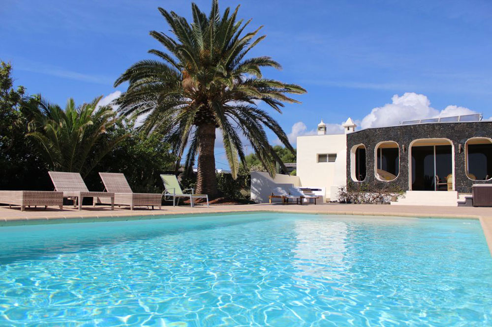 Außenbereich mit Pool Finca Lanzarote