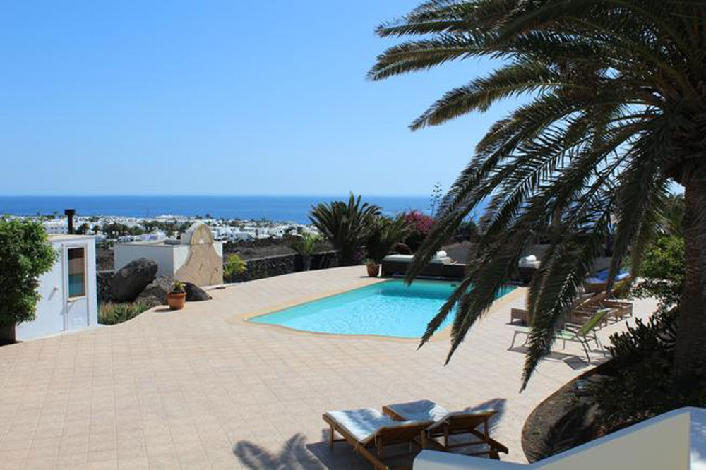 Außenbereich mit Pool Finca Lanzarote