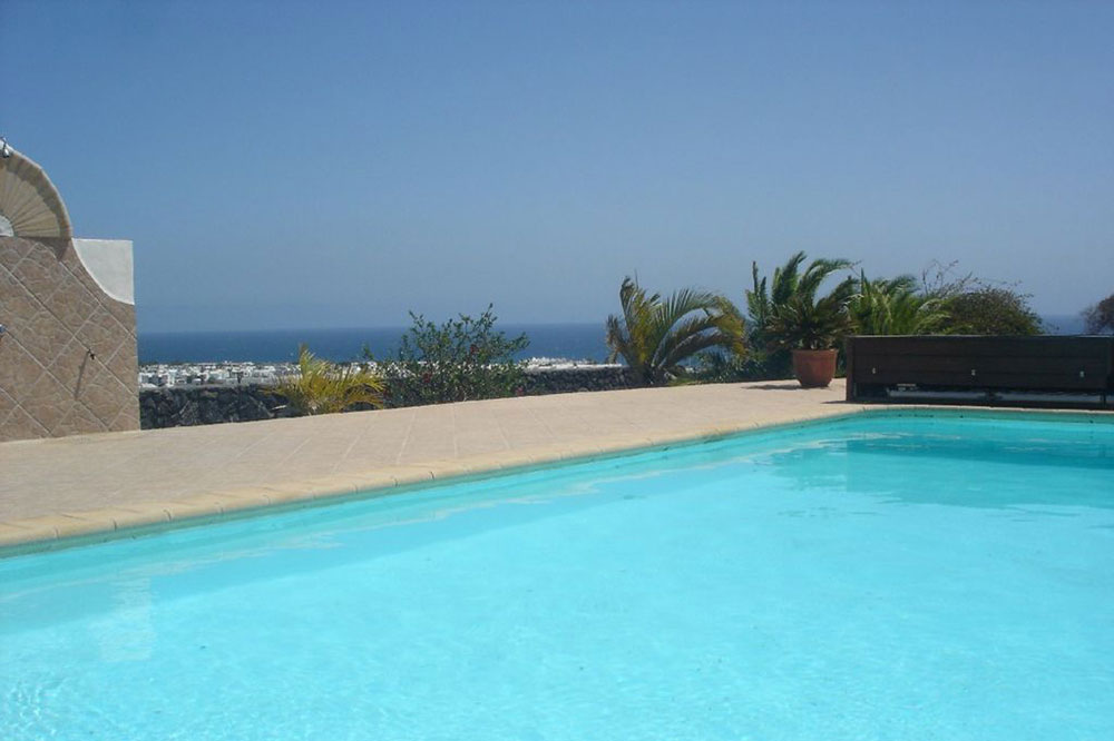 Außenbereich mit Pool Finca Lanzarote